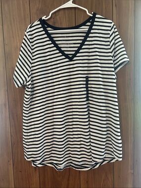torrid Black and White Striped V-Neck Short Sleeve Top